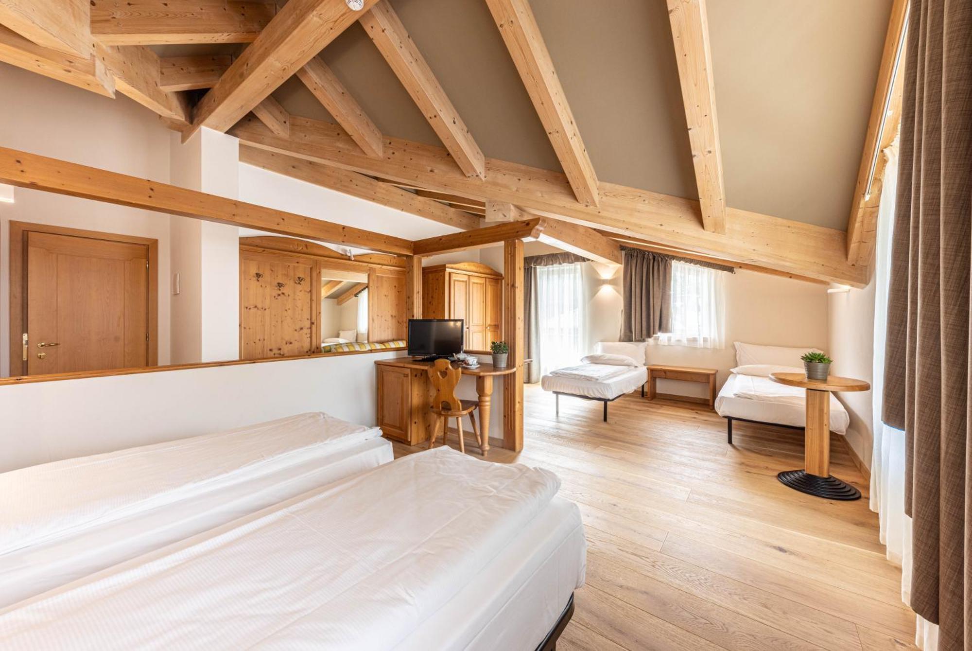 White Moss Garni Hotel